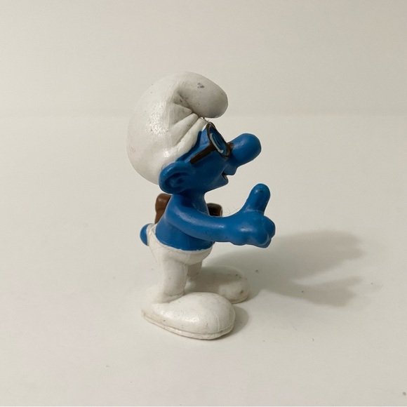 Smurf Brainy With Book The Smurfs Figure Toy - Picture 3 of 12